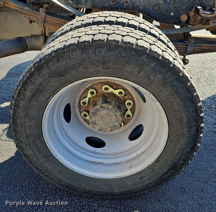 image for item EJ6162 2013 Ford  F550 Super Duty XL truck cab and chassis