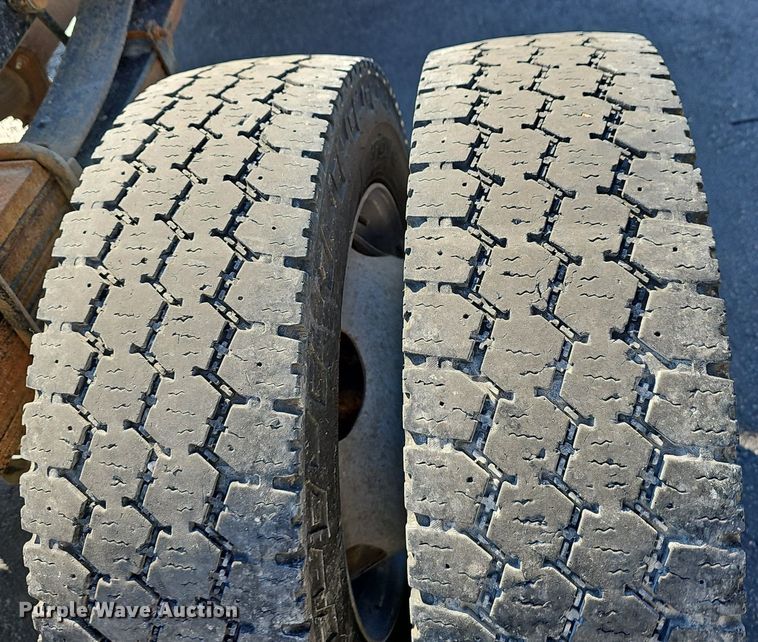 image for item EJ6162 2013 Ford  F550 Super Duty XL truck cab and chassis