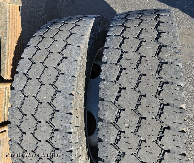 image for item EJ6162 2013 Ford  F550 Super Duty XL truck cab and chassis