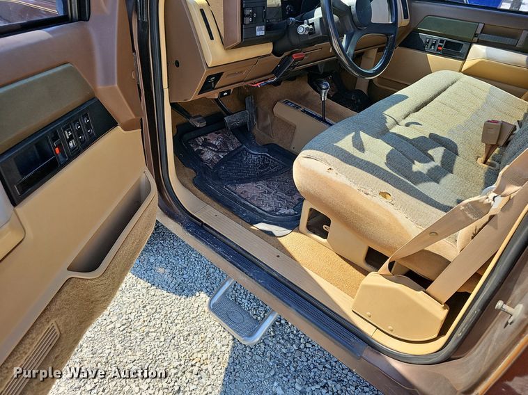 image for item EJ6171 1988 Chevrolet K1500 pickup truck