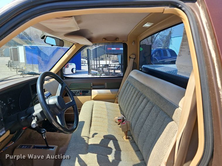 image for item EJ6171 1988 Chevrolet K1500 pickup truck