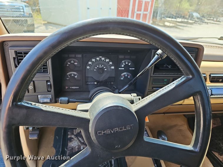 image for item EJ6171 1988 Chevrolet K1500 pickup truck