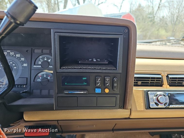 image for item EJ6171 1988 Chevrolet K1500 pickup truck