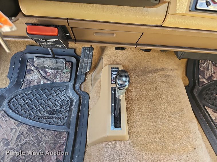 image for item EJ6171 1988 Chevrolet K1500 pickup truck