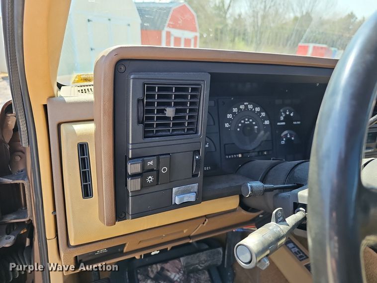 image for item EJ6171 1988 Chevrolet K1500 pickup truck