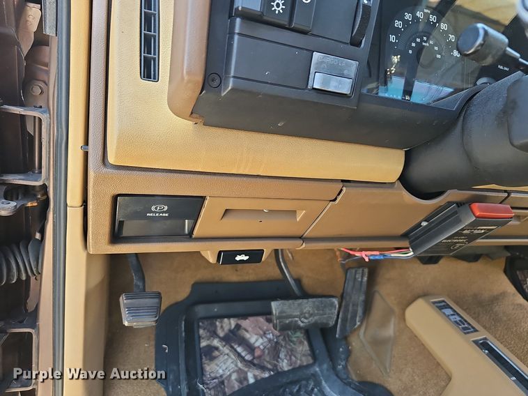 image for item EJ6171 1988 Chevrolet K1500 pickup truck