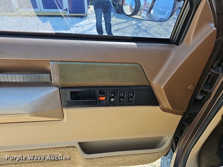 image for item EJ6171 1988 Chevrolet K1500 pickup truck