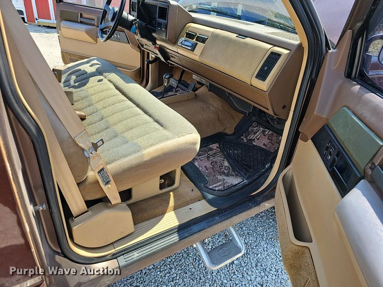 image for item EJ6171 1988 Chevrolet K1500 pickup truck