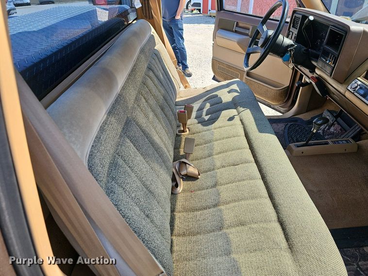 image for item EJ6171 1988 Chevrolet K1500 pickup truck