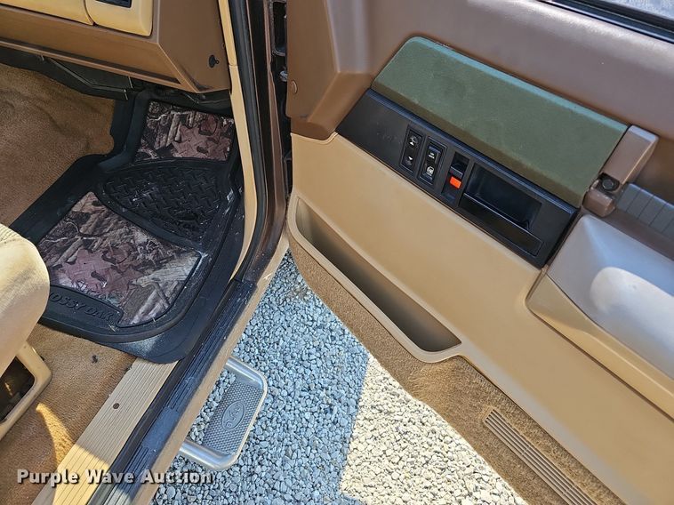 image for item EJ6171 1988 Chevrolet K1500 pickup truck