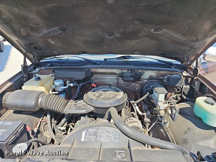 image for item EJ6171 1988 Chevrolet K1500 pickup truck