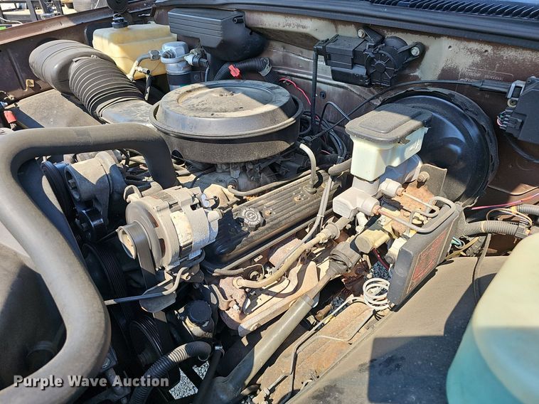 image for item EJ6171 1988 Chevrolet K1500 pickup truck