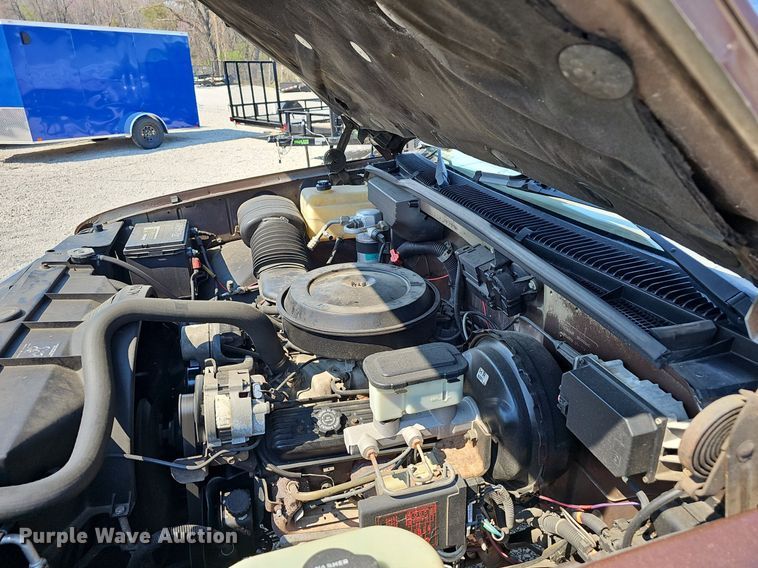 image for item EJ6171 1988 Chevrolet K1500 pickup truck