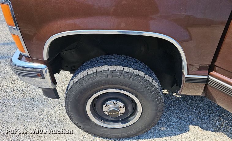 image for item EJ6171 1988 Chevrolet K1500 pickup truck