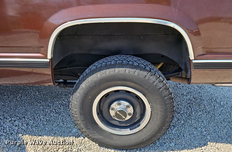 image for item EJ6171 1988 Chevrolet K1500 pickup truck