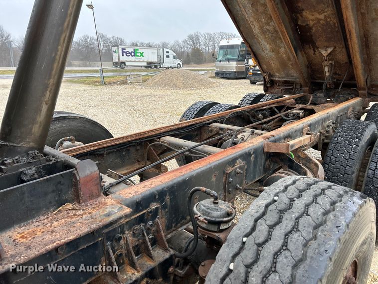 image for item EK4245 1999 Sterling  L9513 dump truck