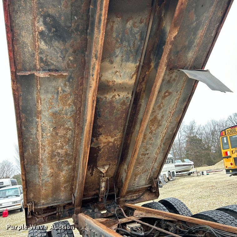 image for item EK4245 1999 Sterling  L9513 dump truck