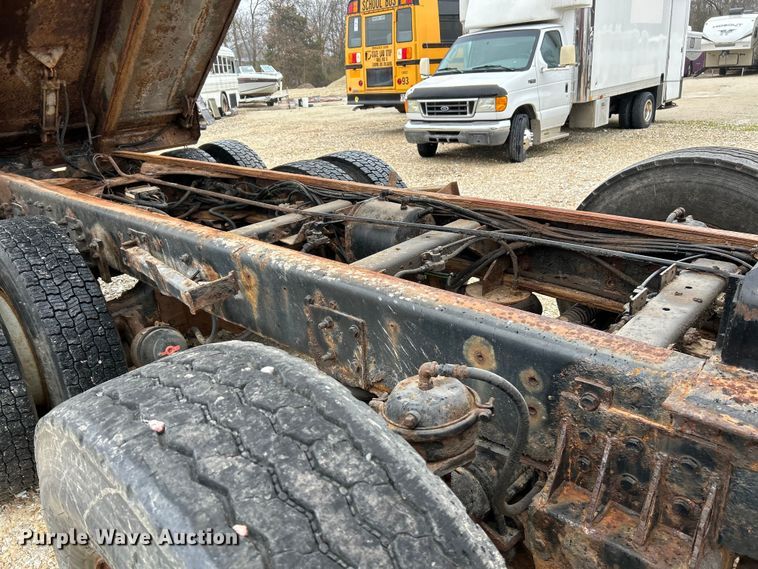 image for item EK4245 1999 Sterling  L9513 dump truck