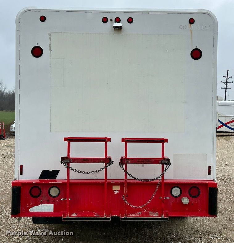 image for item EK4246 2000 International 4900 delivery truck