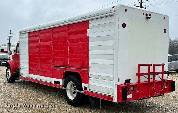 image for item EK4246 2000 International 4900 delivery truck