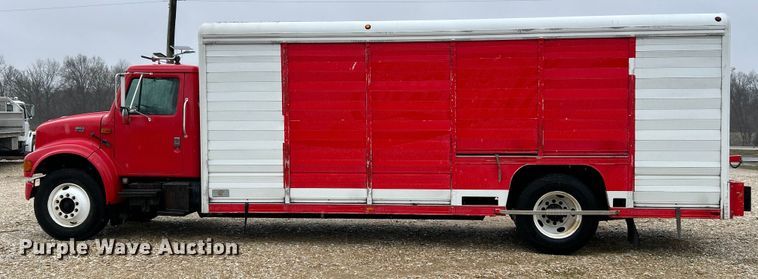 image for item EK4246 2000 International 4900 delivery truck