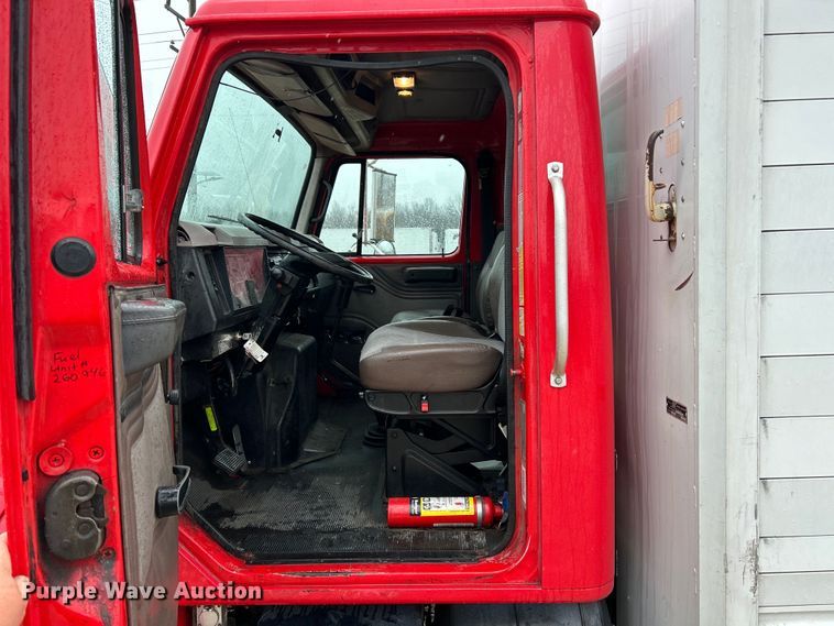 image for item EK4246 2000 International 4900 delivery truck