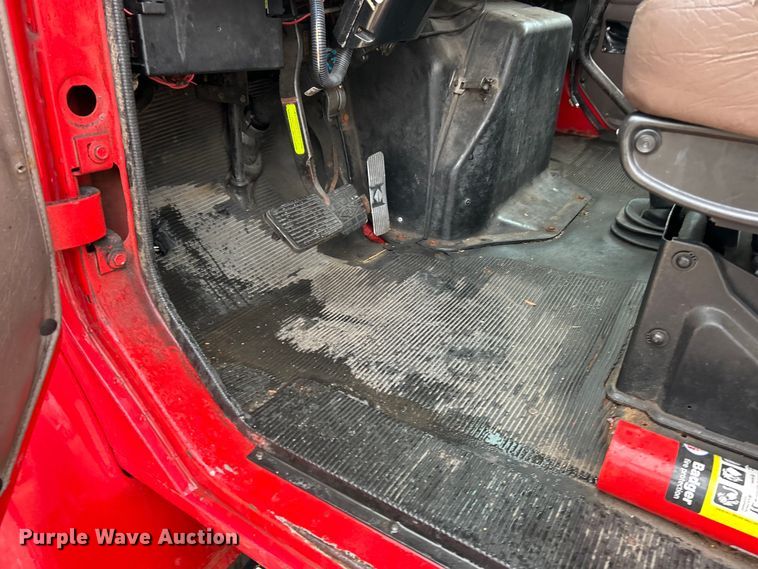 image for item EK4246 2000 International 4900 delivery truck