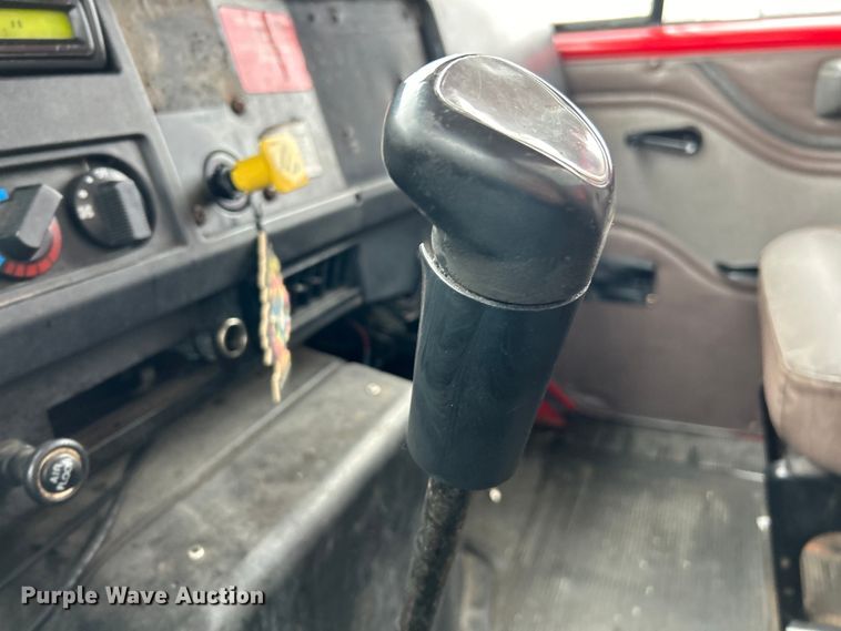 image for item EK4246 2000 International 4900 delivery truck