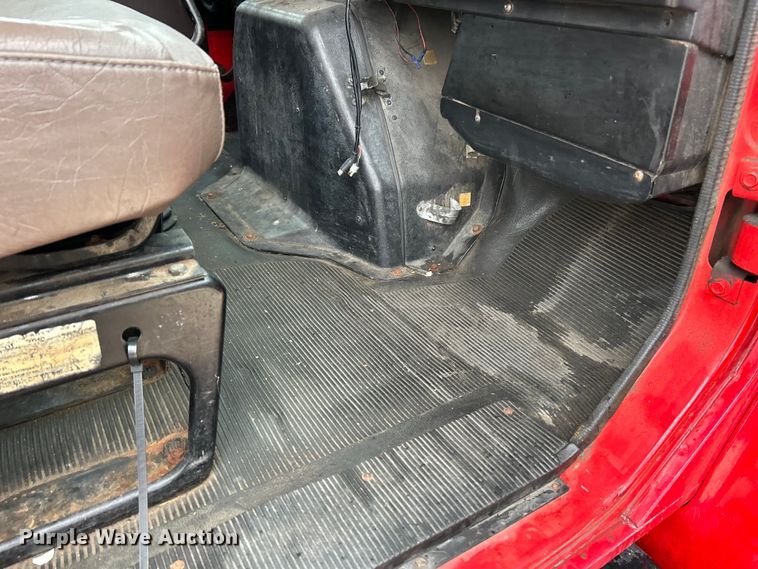 image for item EK4246 2000 International 4900 delivery truck