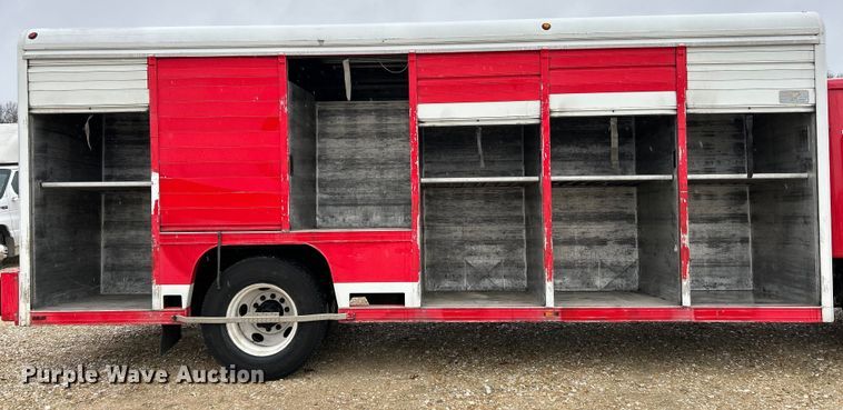 image for item EK4246 2000 International 4900 delivery truck