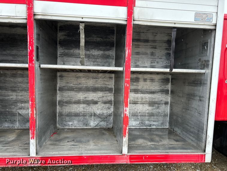 image for item EK4246 2000 International 4900 delivery truck