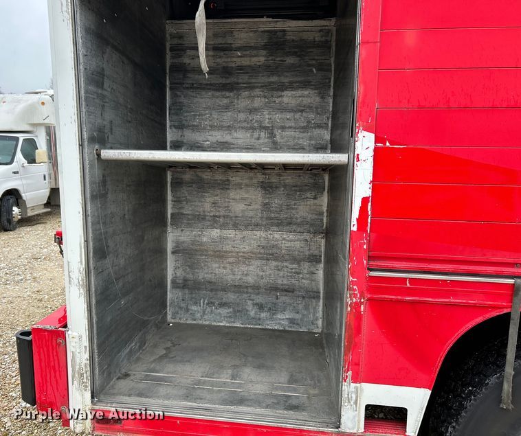 image for item EK4246 2000 International 4900 delivery truck