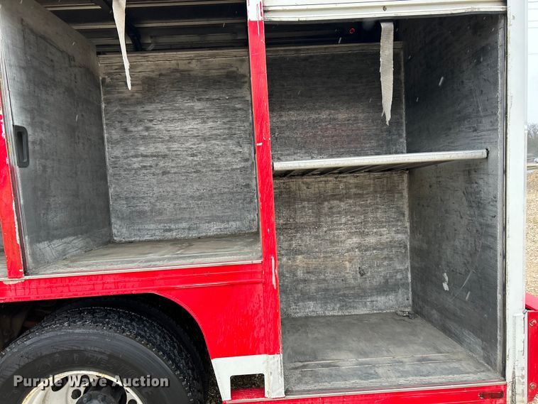 image for item EK4246 2000 International 4900 delivery truck