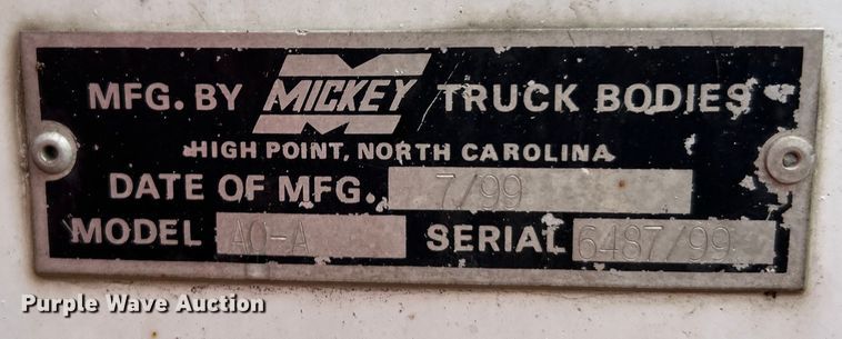 image for item EK4246 2000 International 4900 delivery truck