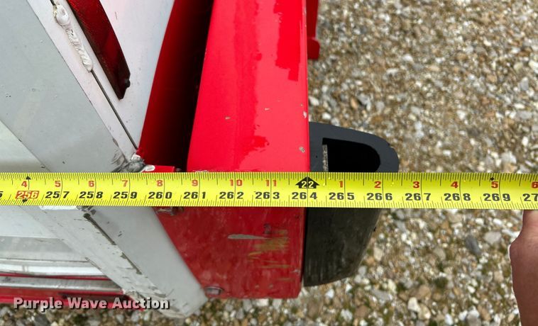 image for item EK4246 2000 International 4900 delivery truck