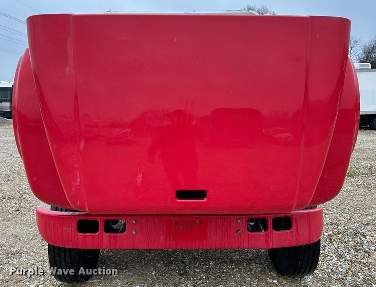 image for item EK4246 2000 International 4900 delivery truck