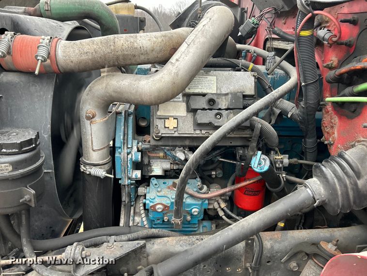 image for item EK4246 2000 International 4900 delivery truck