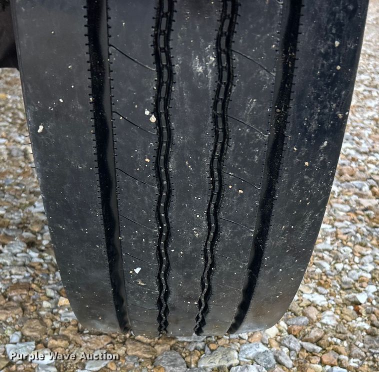 image for item EK4246 2000 International 4900 delivery truck