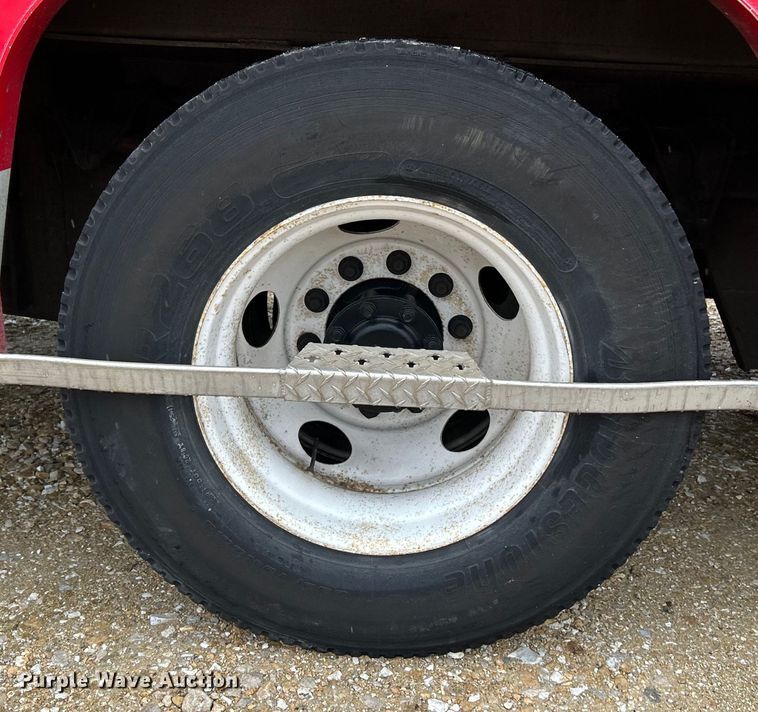 image for item EK4246 2000 International 4900 delivery truck