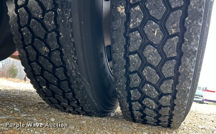 image for item EK4246 2000 International 4900 delivery truck