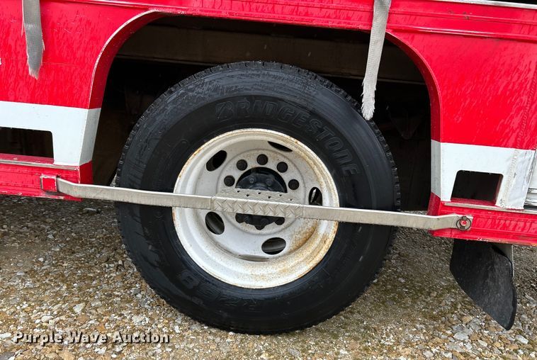 image for item EK4246 2000 International 4900 delivery truck