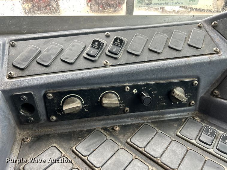 image for item EK4247 2015 Blue Bird Vision school bus