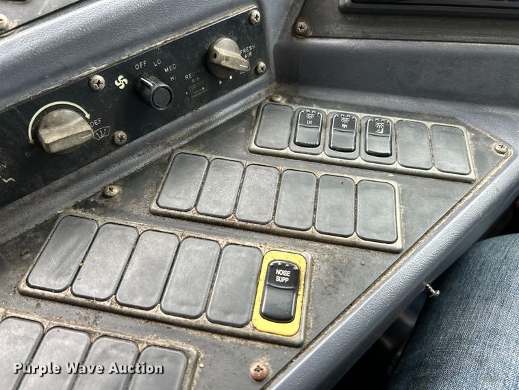 image for item EK4247 2015 Blue Bird Vision school bus