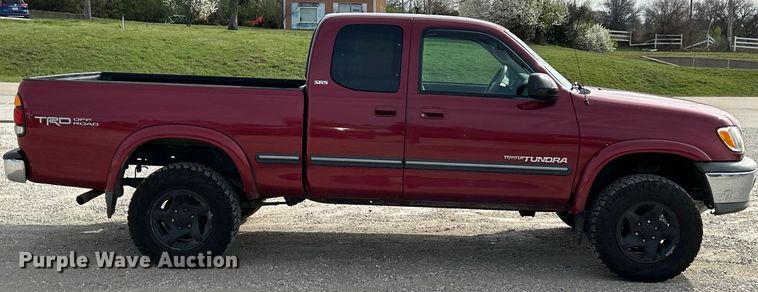 image for item EK4320 2000 Toyota Tundra SR5 Access Cab pickup truck