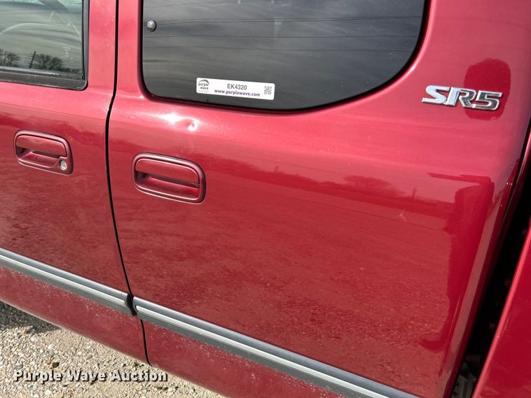 image for item EK4320 2000 Toyota Tundra SR5 Access Cab pickup truck