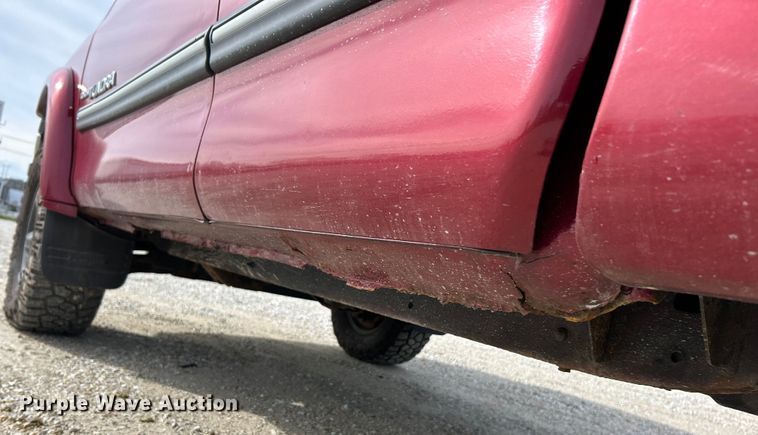 image for item EK4320 2000 Toyota Tundra SR5 Access Cab pickup truck