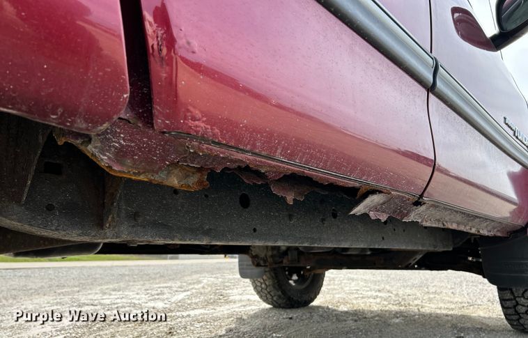 image for item EK4320 2000 Toyota Tundra SR5 Access Cab pickup truck