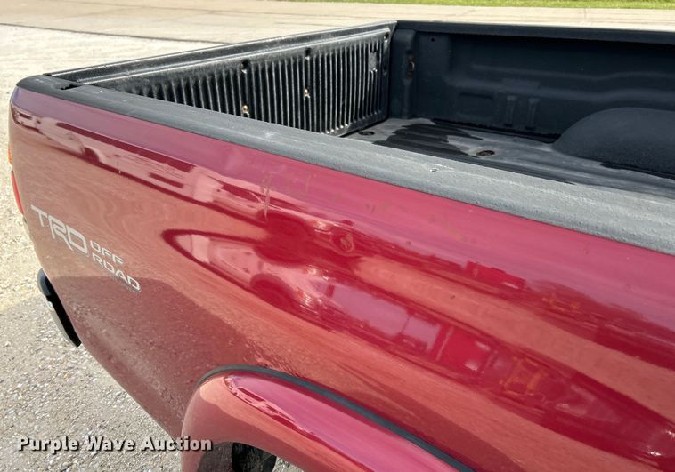 image for item EK4320 2000 Toyota Tundra SR5 Access Cab pickup truck