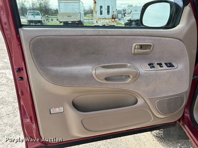 image for item EK4320 2000 Toyota Tundra SR5 Access Cab pickup truck