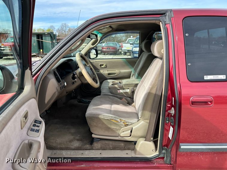 image for item EK4320 2000 Toyota Tundra SR5 Access Cab pickup truck